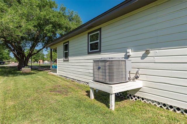 1803 Avenue Q, Santa Fe, TX 77510