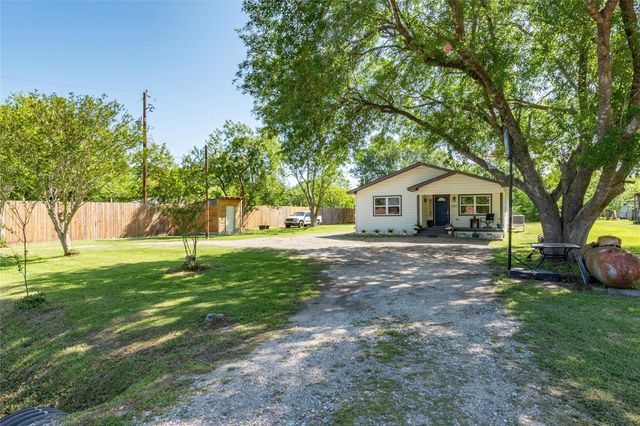 1803 Avenue Q, Santa Fe, TX 77510