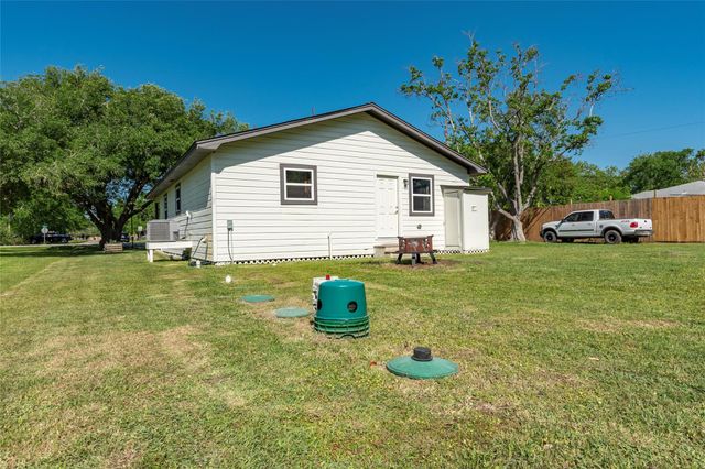 1803 Avenue Q, Santa Fe, TX 77510