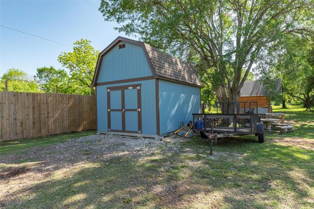 1803 Avenue Q, Santa Fe, TX 77510