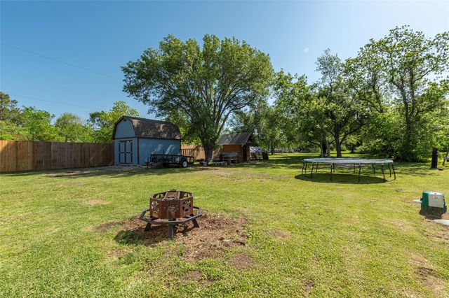 1803 Avenue Q, Santa Fe, TX 77510