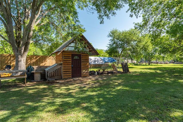 1803 Avenue Q, Santa Fe, TX 77510