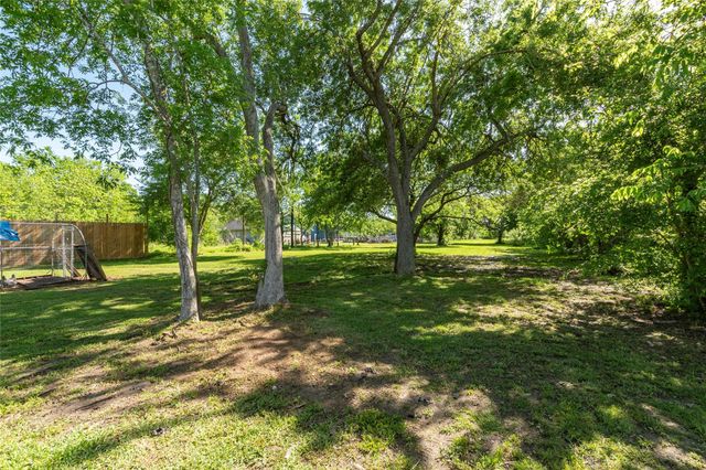 1803 Avenue Q, Santa Fe, TX 77510
