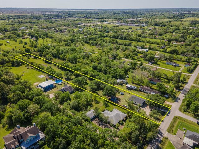 1803 Avenue Q, Santa Fe, TX 77510