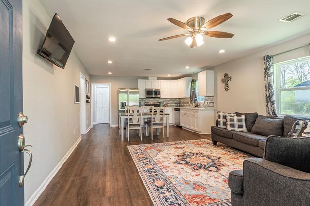 1803 Avenue Q, Santa Fe, TX 77510