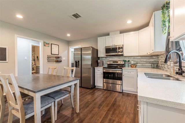 1803 Avenue Q, Santa Fe, TX 77510