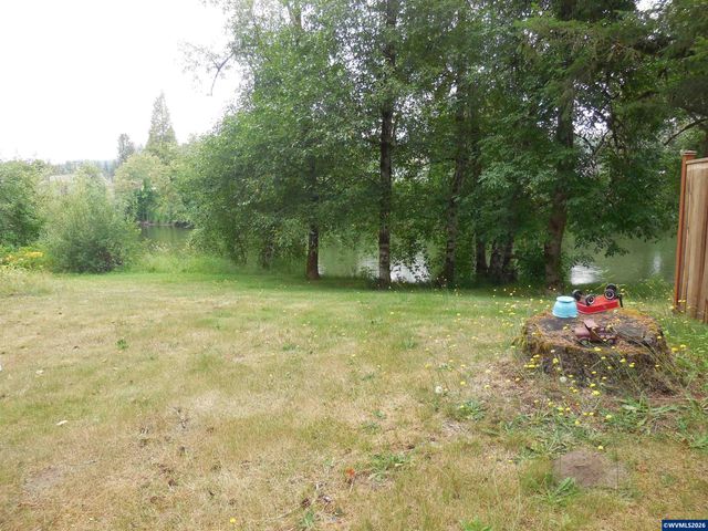 341 Locust St, Lyons, OR 97360