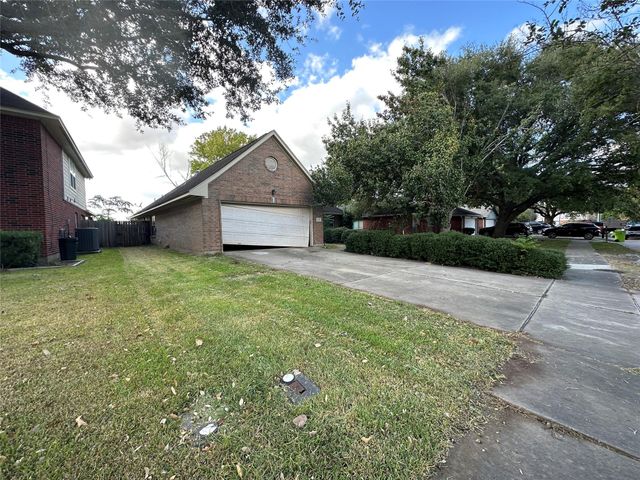 1310 Village Court Boulevard, Rosenberg, TX 77471