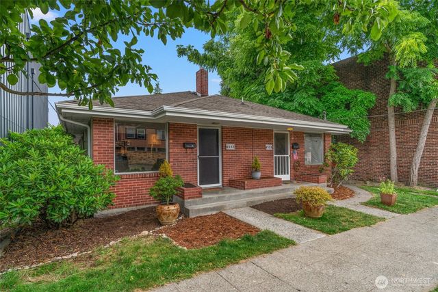 6553 Greenwood Avenue N, Seattle, WA 98103