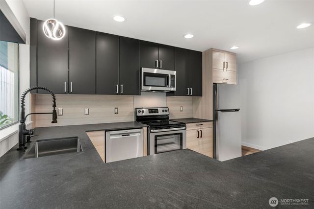 6553 Greenwood Avenue N, Seattle, WA 98103