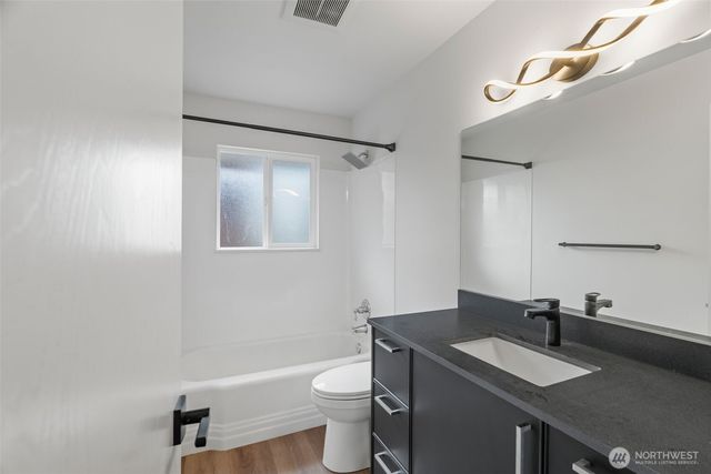 6553 Greenwood Avenue N, Seattle, WA 98103
