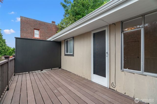 6553 Greenwood Avenue N, Seattle, WA 98103