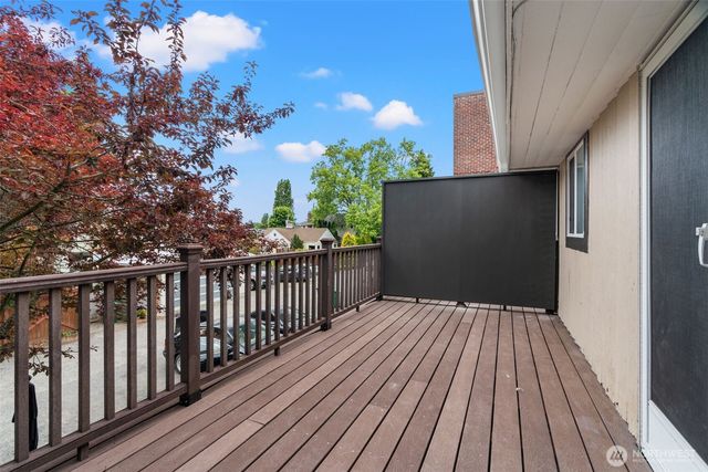 6553 Greenwood Avenue N, Seattle, WA 98103