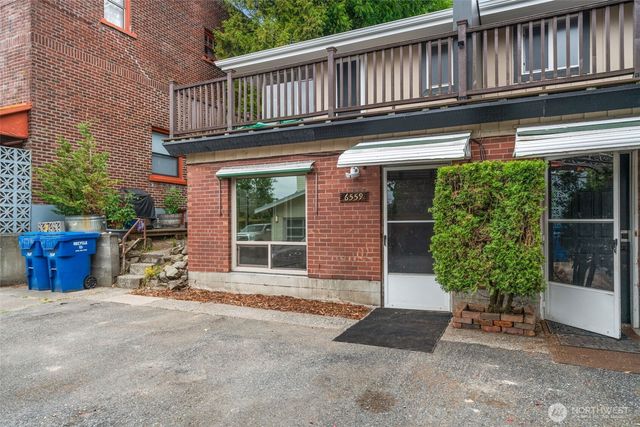 6553 Greenwood Avenue N, Seattle, WA 98103