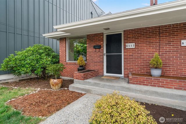 6553 Greenwood Avenue N, Seattle, WA 98103