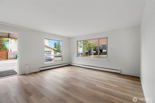 6553 Greenwood Avenue N, Seattle, WA 98103