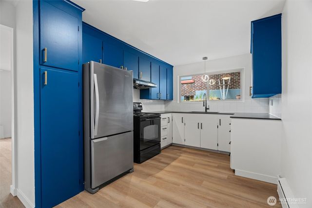 6553 Greenwood Avenue N, Seattle, WA 98103