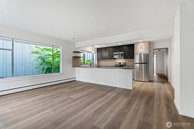 6553 Greenwood Avenue N, Seattle, WA 98103