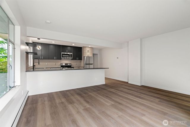 6553 Greenwood Avenue N, Seattle, WA 98103