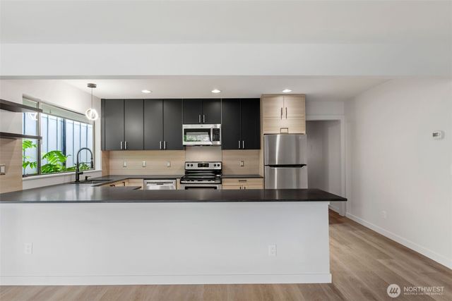 6553 Greenwood Avenue N, Seattle, WA 98103