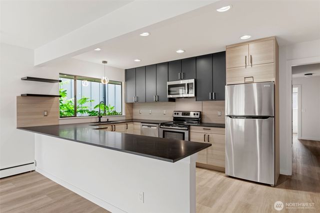 6553 Greenwood Avenue N, Seattle, WA 98103
