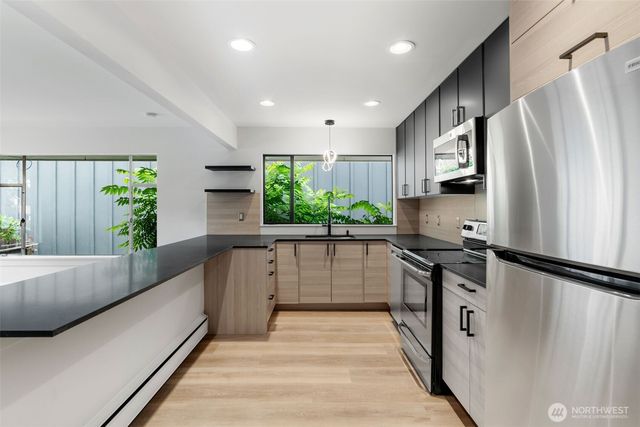 6553 Greenwood Avenue N, Seattle, WA 98103