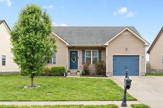 649 Fox Hound Dr, Clarksville, TN 37040