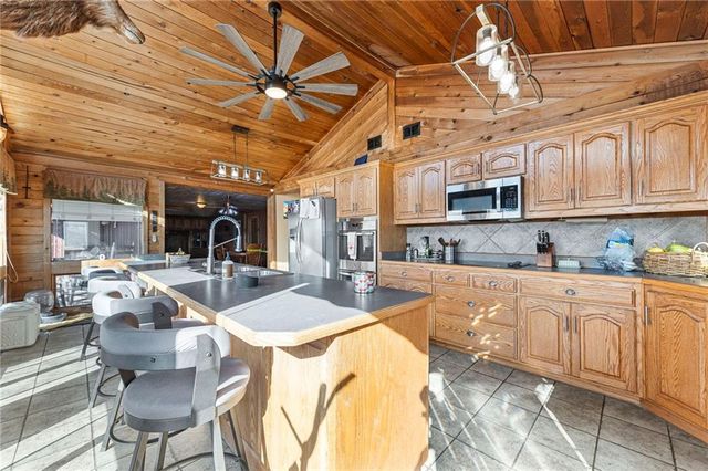 8046 Southpoint Drive, Camden, MO 64017