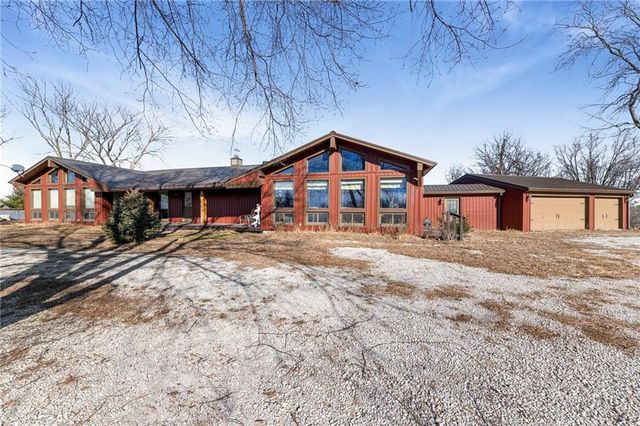 8046 Southpoint Drive, Camden, MO 64017