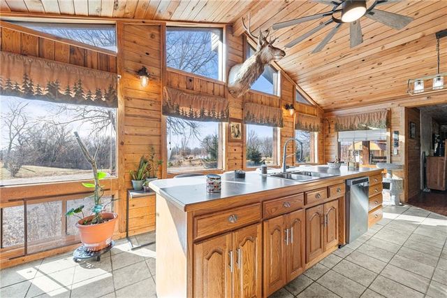 8046 Southpoint Drive, Camden, MO 64017