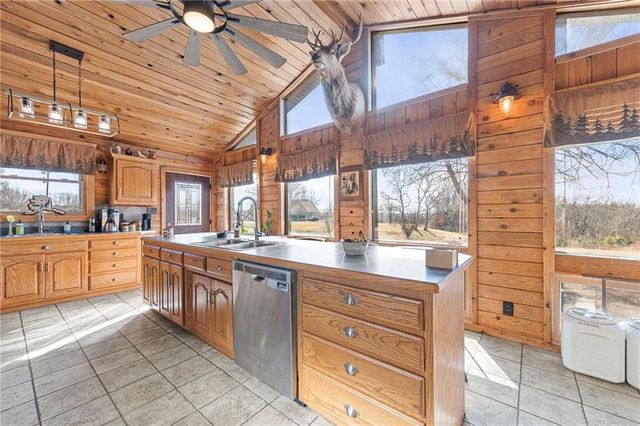 8046 Southpoint Drive, Camden, MO 64017