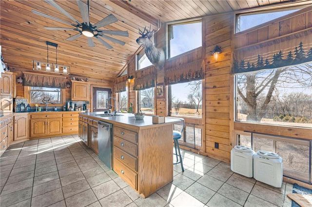 8046 Southpoint Drive, Camden, MO 64017