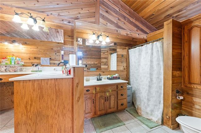 8046 Southpoint Drive, Camden, MO 64017