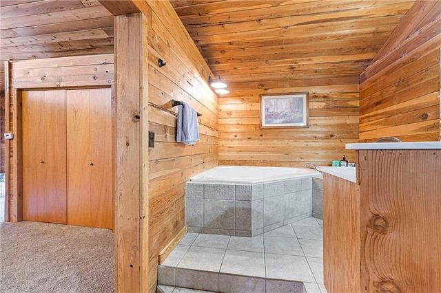 8046 Southpoint Drive, Camden, MO 64017