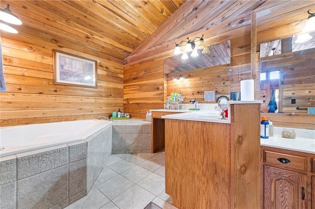 8046 Southpoint Drive, Camden, MO 64017