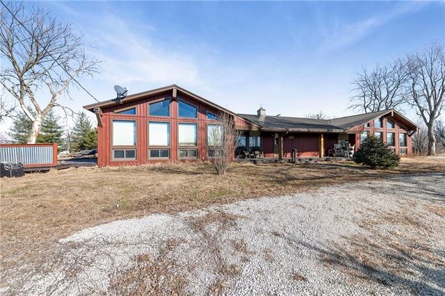 8046 Southpoint Drive, Camden, MO 64017
