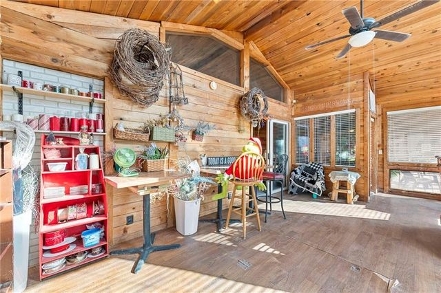 8046 Southpoint Drive, Camden, MO 64017