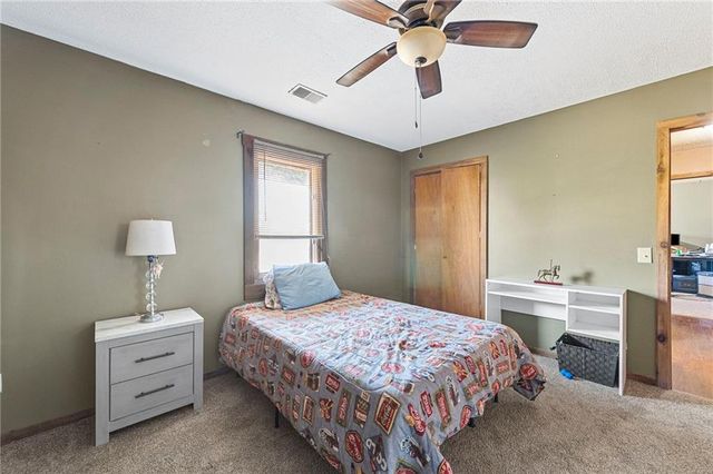 8046 Southpoint Drive, Camden, MO 64017