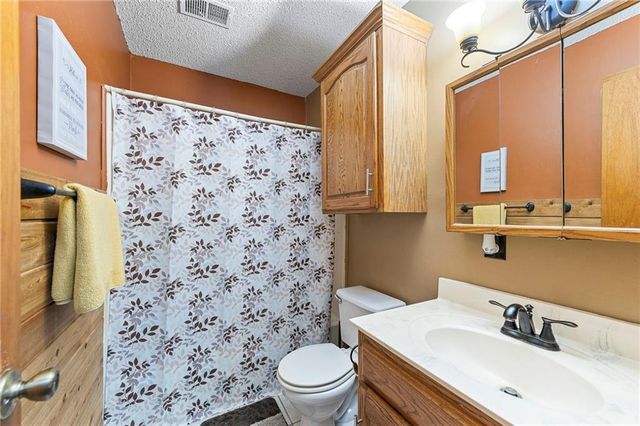 8046 Southpoint Drive, Camden, MO 64017