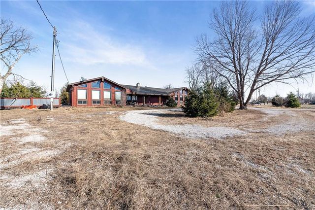 8046 Southpoint Drive, Camden, MO 64017