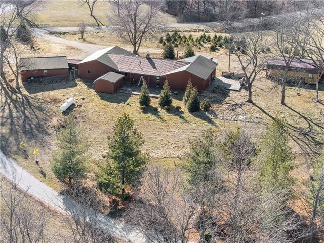 8046 Southpoint Drive, Camden, MO 64017
