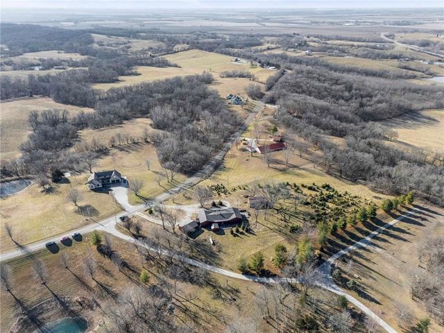 8046 Southpoint Drive, Camden, MO 64017