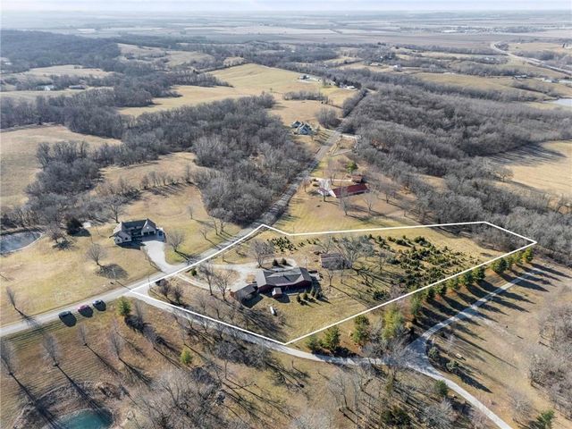 8046 Southpoint Drive, Camden, MO 64017