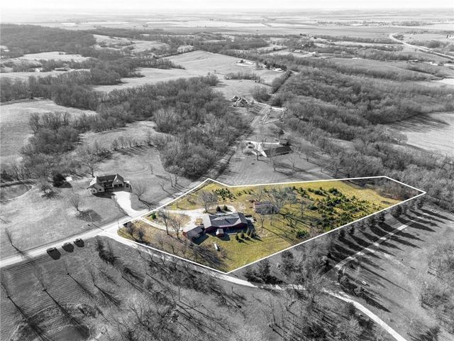 8046 Southpoint Drive, Camden, MO 64017