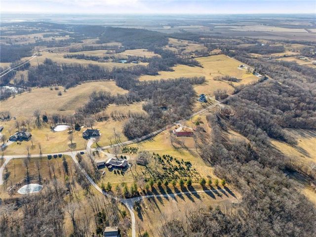 8046 Southpoint Drive, Camden, MO 64017