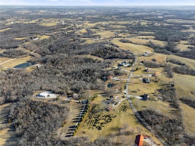 8046 Southpoint Drive, Camden, MO 64017