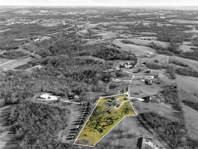 8046 Southpoint Drive, Camden, MO 64017