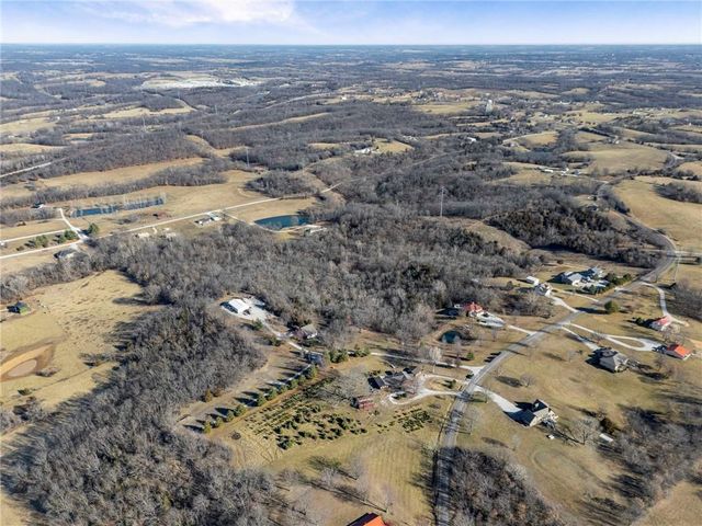 8046 Southpoint Drive, Camden, MO 64017