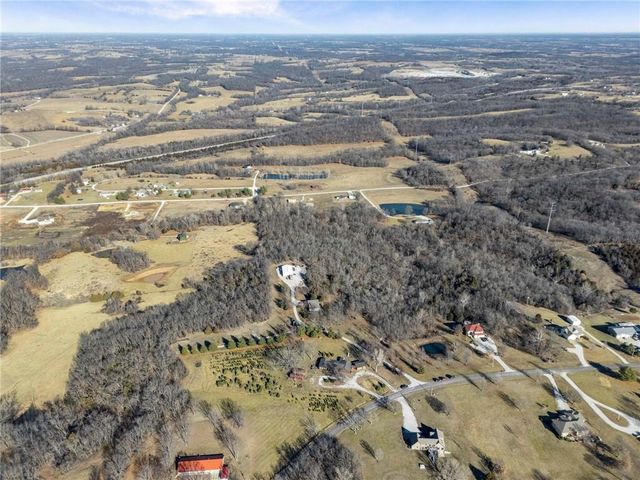 8046 Southpoint Drive, Camden, MO 64017