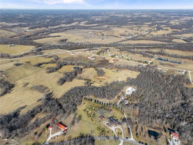 8046 Southpoint Drive, Camden, MO 64017